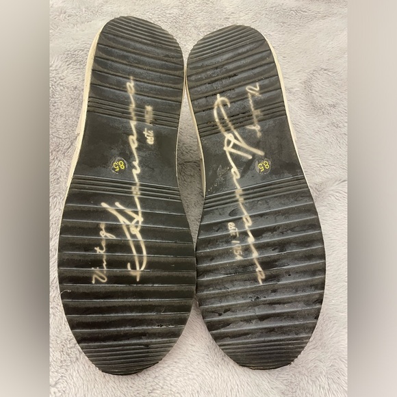 Like new Vintage Havana sneaker 8.5 woman’s shoes with burgundy star lace up - Picture 3 of 3